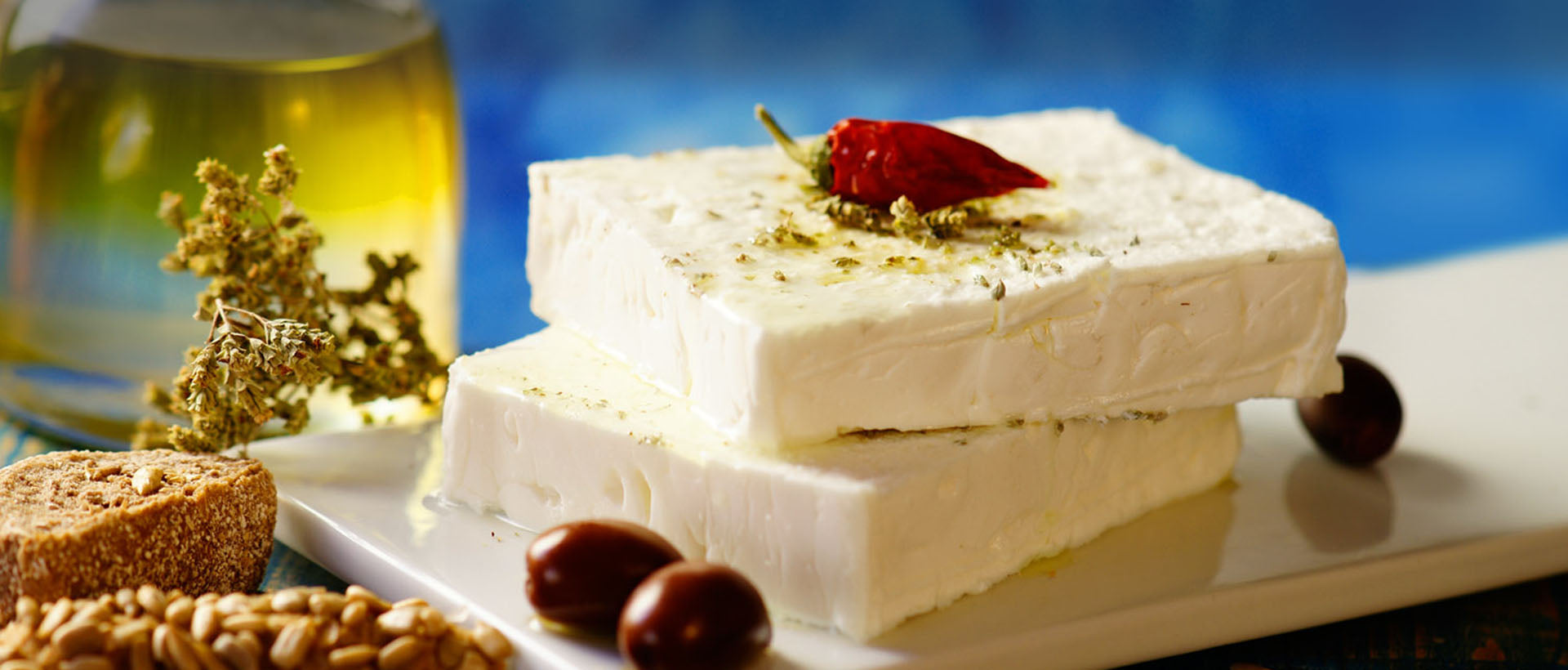 Φέτα Π.Ο.Π.: Η Βασίλισσα των Ελληνικών Τυριών και η Ψυχή του Τραπεζιού